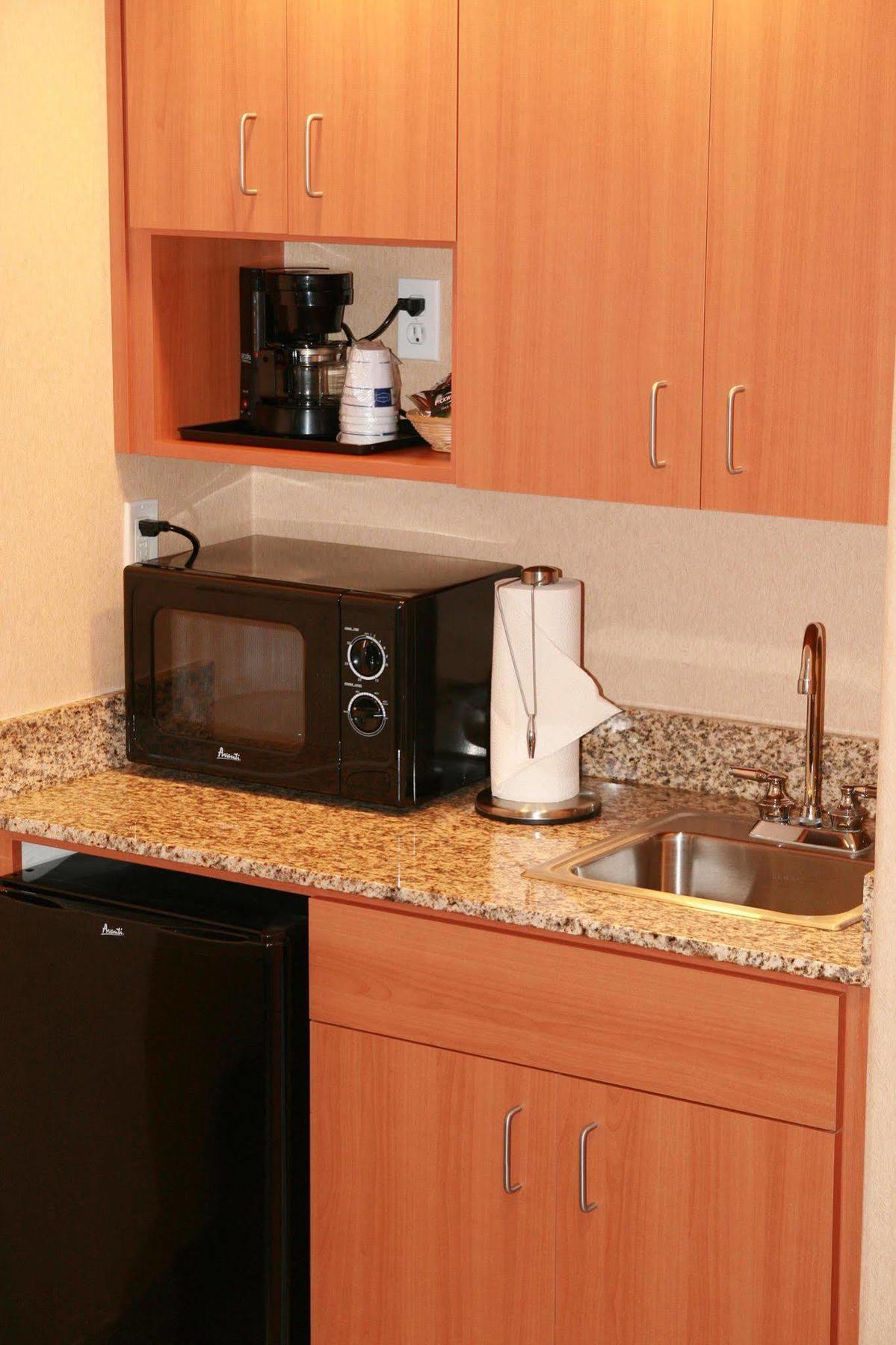 Hampton Inn & Suites Lathrop Habitación foto
